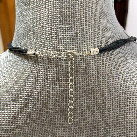 Stylish leather strand necklace with  ⭕️ pendant - Picture 2 of 2